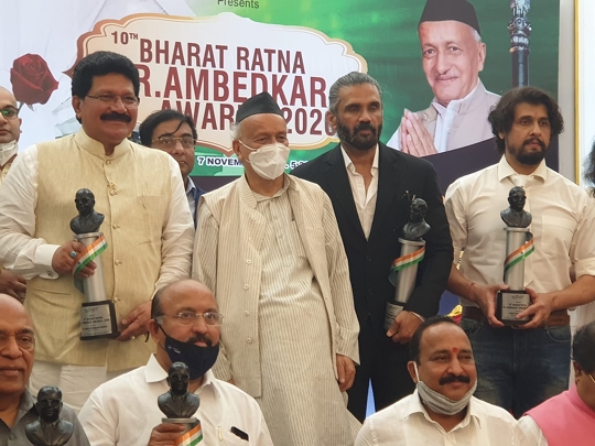 Dr  Abdul Rahman Vanoo Of Swachh Bharat Abhiyan Maharashtra Convener was honored with the Bharat Ratna Dr Ambedkar Award by the Governor of Maharashtra Shri Bhagat Singh Koshiyari.