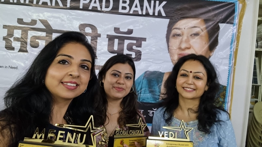 WEE Team Received Awards From Dr  Bharti Lavhekar And Namrata Thakker  Entrepreneurs Excel