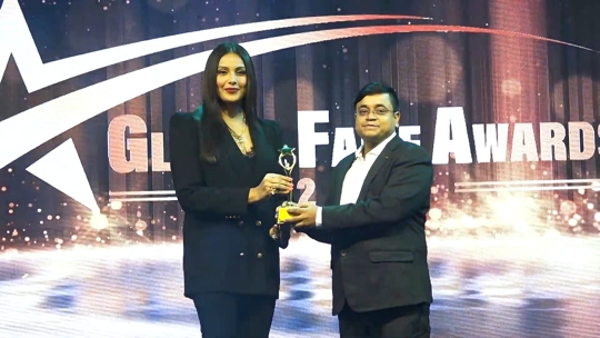 विकनेक्टस्टार इवेंट्स एंड एंटरटेनमेंट द्वारा कोलकाता में आयोजित अवार्ड शो में शामिल हुई बिपाशा बासु।