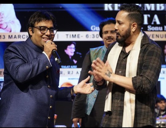 भारत रत्न लता दीदी की याद में आयोजित प्रोग्राम में सोनू निगम, मिका सिंह नजर आए एक ही मंच पर