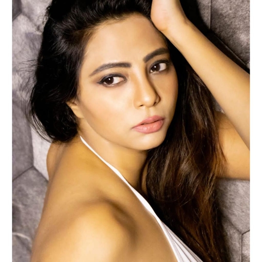 Know More About JOKER  Star Samayera Khan Who Is Gearing Up For Her Tollywood Debut