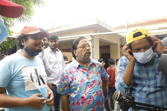 Sanjay Mishra’s WOH 3 DIN Wins At Falcon International Fest In London  Cementing Indian Feature Film’s Success On A Global Scale