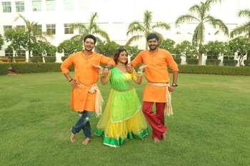 आकांक्षा अवस्थी, मनोज आर पांडेय, निसार खान की भोजपुरी फिल्म ‘दुल्हिन नं०1’ की शूटिंग हुई पूरी